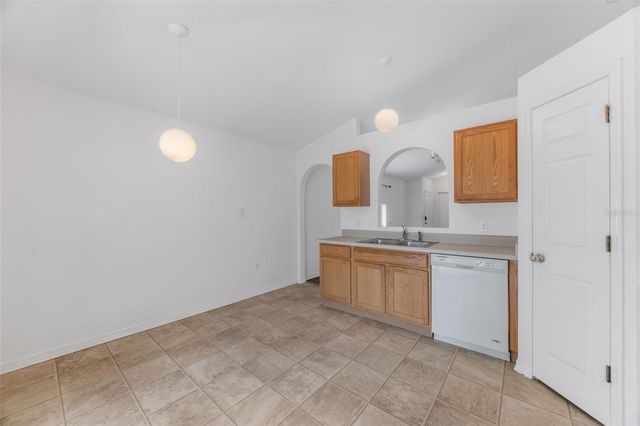 910 BRENTON LEAF DR, Ruskin, FL 33570