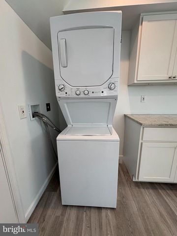 2 WILLIAM PENN SQ, New Castle, DE 19720
