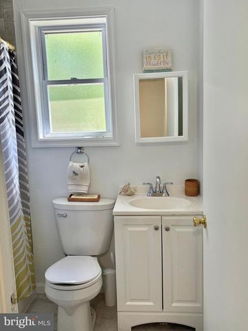 2 WILLIAM PENN SQ, New Castle, DE 19720