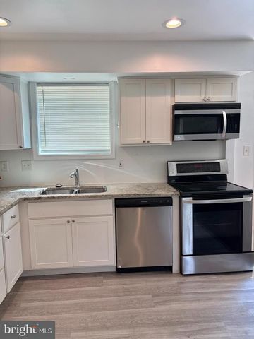 2 WILLIAM PENN SQ, New Castle, DE 19720