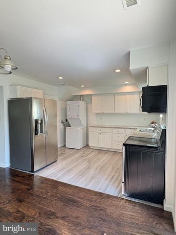 2 WILLIAM PENN SQ, New Castle, DE 19720