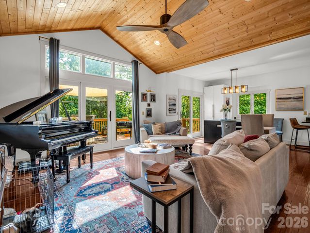 274 Hawks Nest Trail, Lake Lure, NC 28746