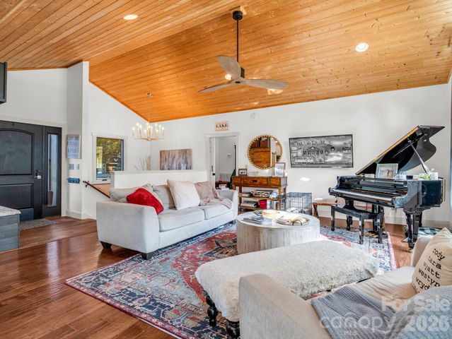 274 Hawks Nest Trail, Lake Lure, NC 28746