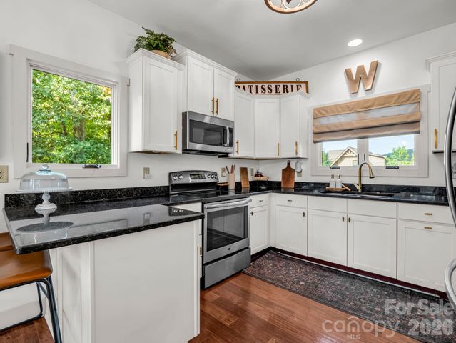 274 Hawks Nest Trail, Lake Lure, NC 28746