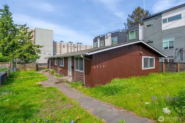 6919 Carleton Avenue S, Seattle, WA 98108
