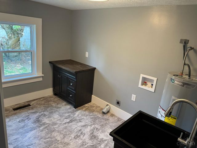 107 Central Avenue, Blanchester, OH 45107