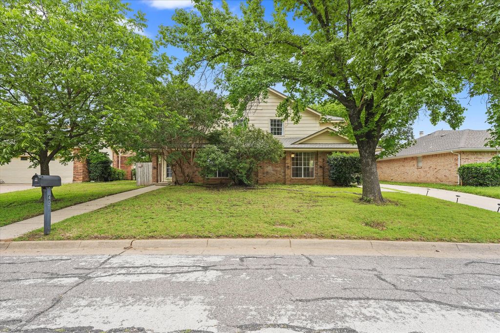 4005 Ridgebrook Drive, Arlington, TX 76015