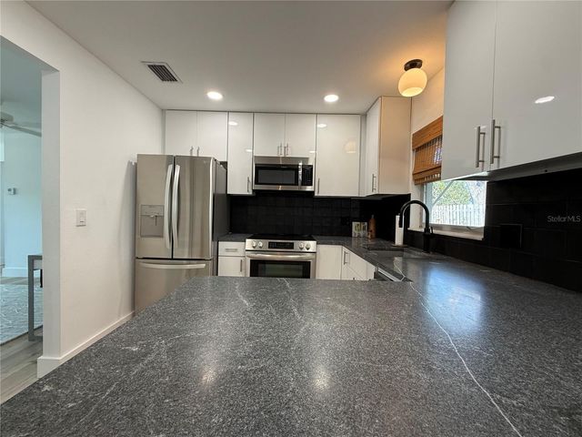 204 MINDY DRIVE 204, Largo, FL 33771