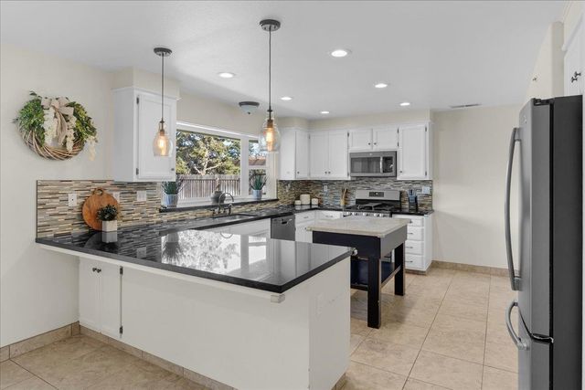 18595 Ranchito Del Rio Drive, Salinas, CA 93908