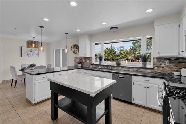 18595 Ranchito Del Rio Drive, Salinas, CA 93908