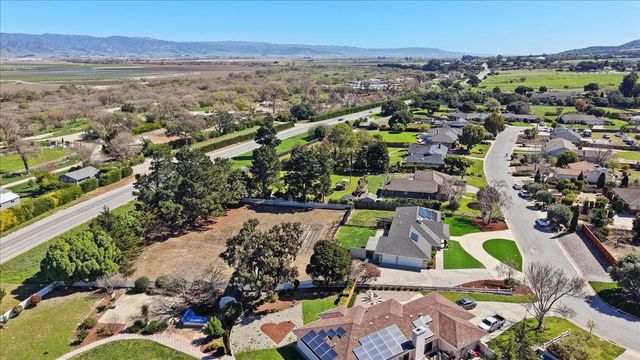 18595 Ranchito Del Rio Drive, Salinas, CA 93908