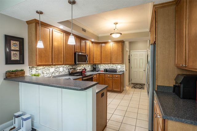 12591 Diamond Ridge Court, Clive, IA 50325