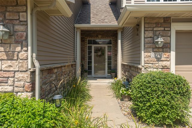12591 Diamond Ridge Court, Clive, IA 50325