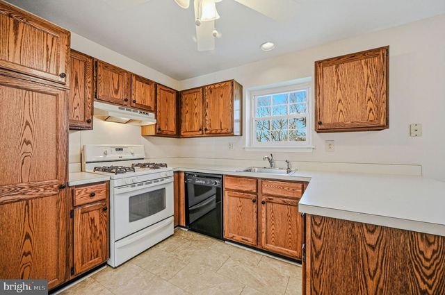 94 VICTORIA DR, Aston, PA 19014