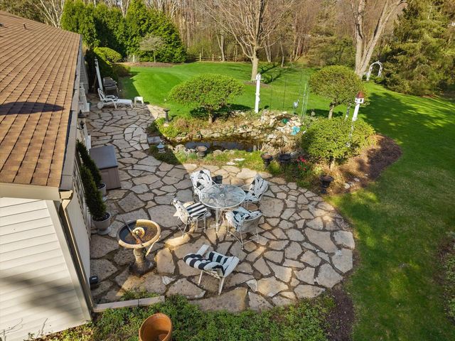 W246S6855 Maple Hill DRIVE, Waukesha, WI 53189