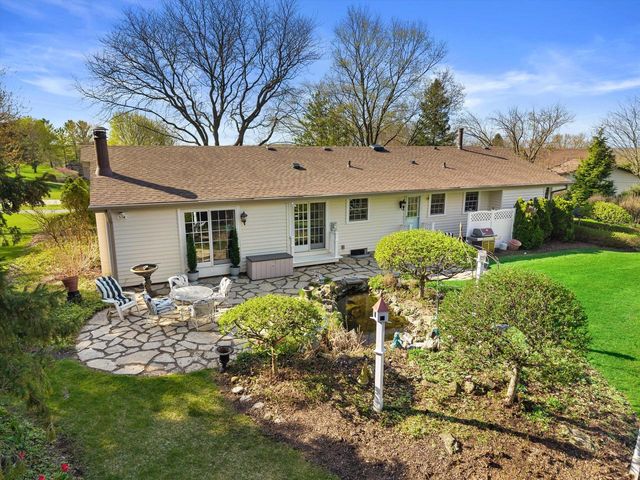 W246S6855 Maple Hill DRIVE, Waukesha, WI 53189