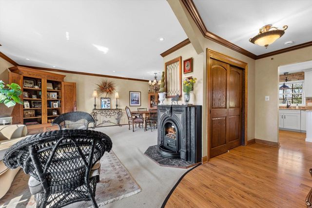 W246S6855 Maple Hill DRIVE, Waukesha, WI 53189
