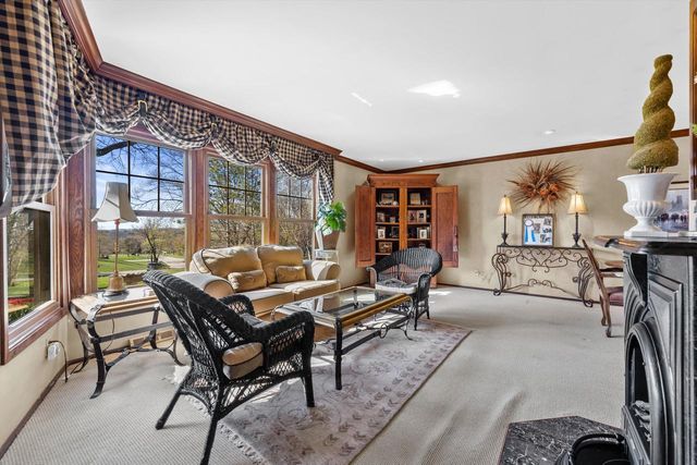 W246S6855 Maple Hill DRIVE, Waukesha, WI 53189