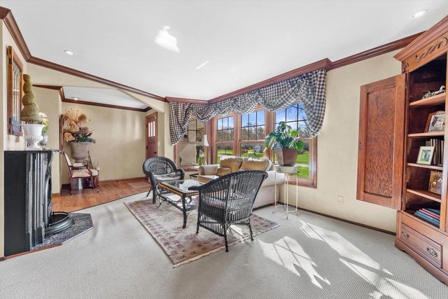 W246S6855 Maple Hill DRIVE, Waukesha, WI 53189