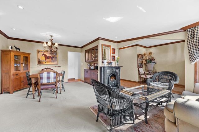 W246S6855 Maple Hill DRIVE, Waukesha, WI 53189