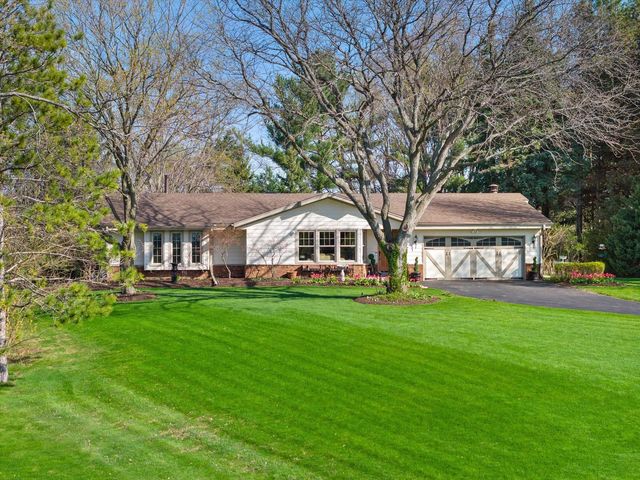 W246S6855 Maple Hill DRIVE, Waukesha, WI 53189