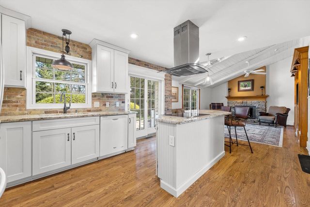 W246S6855 Maple Hill DRIVE, Waukesha, WI 53189