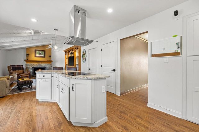 W246S6855 Maple Hill DRIVE, Waukesha, WI 53189