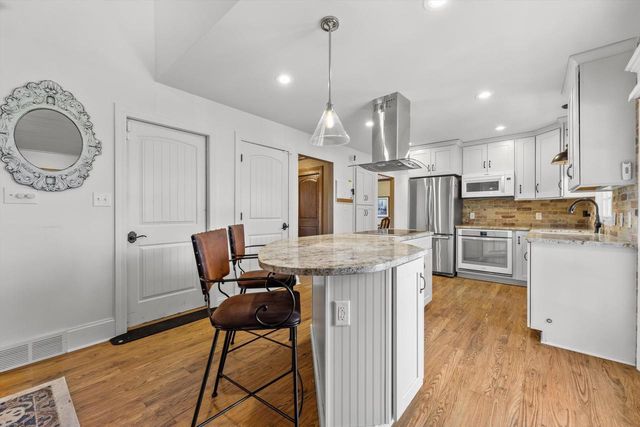 W246S6855 Maple Hill DRIVE, Waukesha, WI 53189