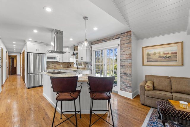 W246S6855 Maple Hill DRIVE, Waukesha, WI 53189