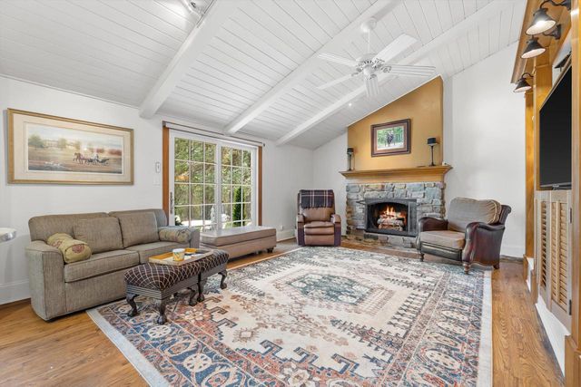 W246S6855 Maple Hill DRIVE, Waukesha, WI 53189