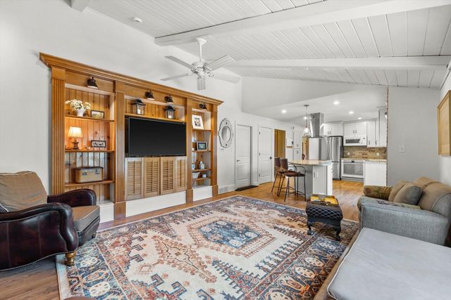 W246S6855 Maple Hill DRIVE, Waukesha, WI 53189