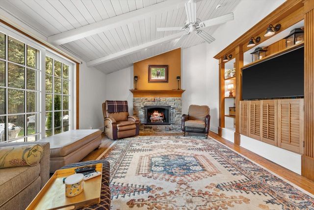 W246S6855 Maple Hill DRIVE, Waukesha, WI 53189