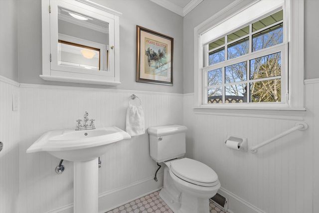 W246S6855 Maple Hill DRIVE, Waukesha, WI 53189