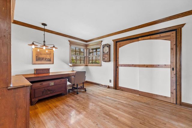 W246S6855 Maple Hill DRIVE, Waukesha, WI 53189