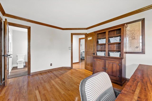 W246S6855 Maple Hill DRIVE, Waukesha, WI 53189