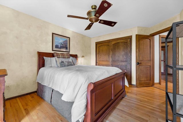 W246S6855 Maple Hill DRIVE, Waukesha, WI 53189