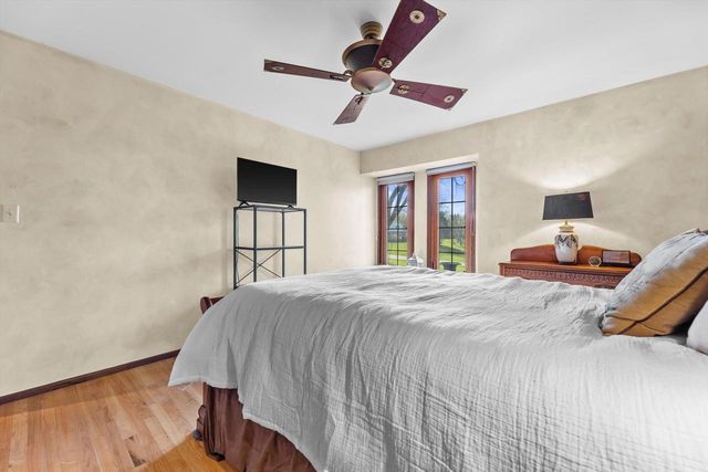 W246S6855 Maple Hill DRIVE, Waukesha, WI 53189