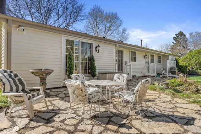 W246S6855 Maple Hill DRIVE, Waukesha, WI 53189