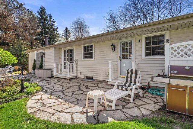 W246S6855 Maple Hill DRIVE, Waukesha, WI 53189