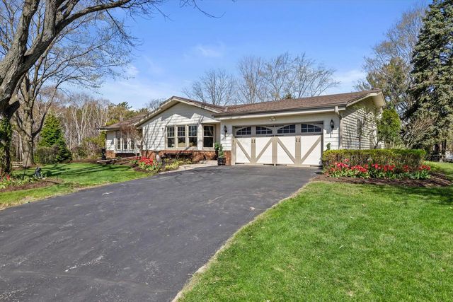 W246S6855 Maple Hill DRIVE, Waukesha, WI 53189