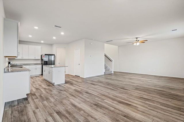 82 Snowy Plover LN, Leander, TX 78641