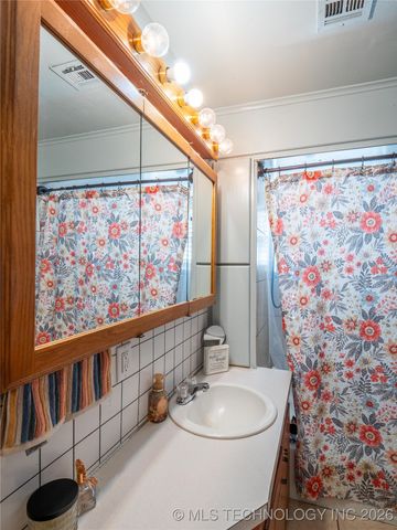 419000 E 1110 Road, Checotah, OK 74426