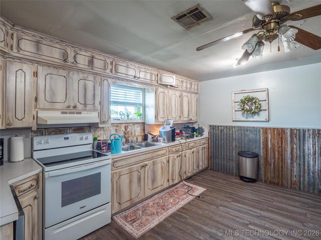 419000 E 1110 Road, Checotah, OK 74426