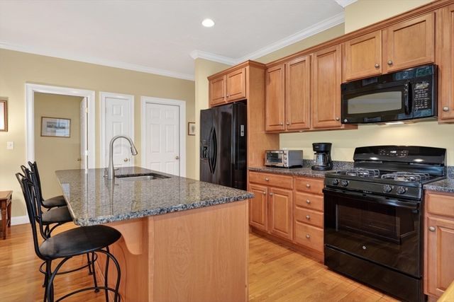 20 Glacier Way 20, Holliston, MA 01746