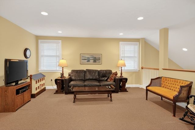 20 Glacier Way 20, Holliston, MA 01746