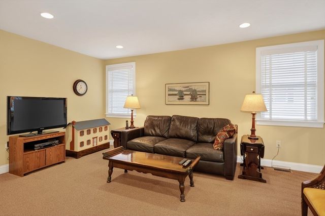 20 Glacier Way 20, Holliston, MA 01746