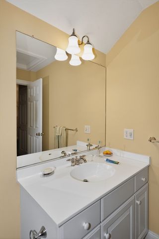 20 Glacier Way 20, Holliston, MA 01746