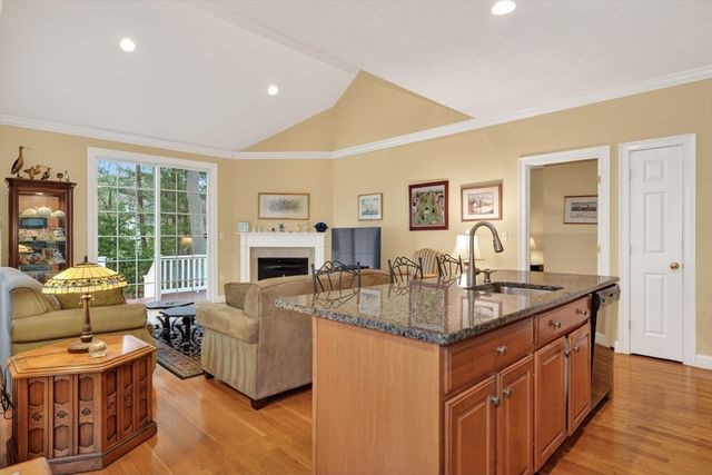 20 Glacier Way 20, Holliston, MA 01746