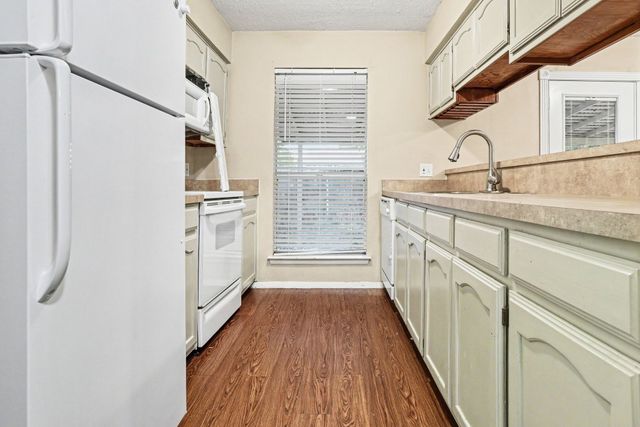 313 Sunnyview Drive, Mansfield, TX 76063