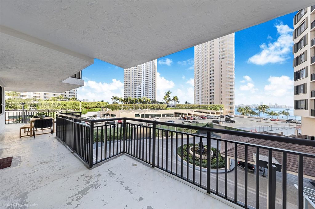540 Brickell Key Dr 608, Miami, FL 33131